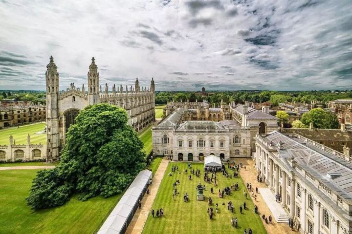 【英国留学】英国最忙申请季，年末多校申请截止还不抓紧就晚啦！