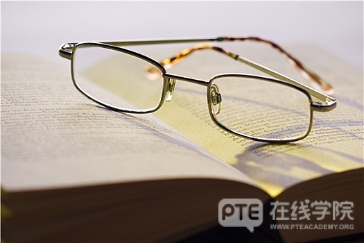 PTE英语积累：《二十不惑》、《三十而已》的英文翻译